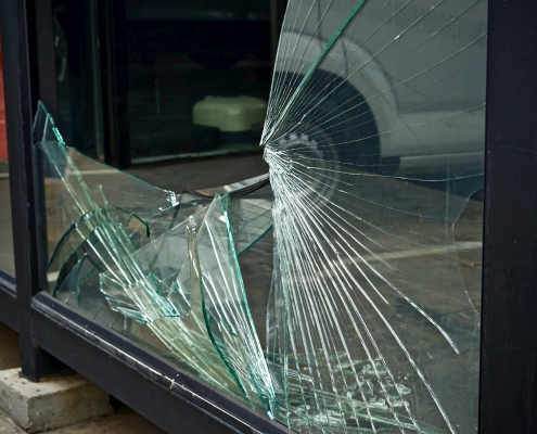 Emergency glazier repairing broken window in Croydon